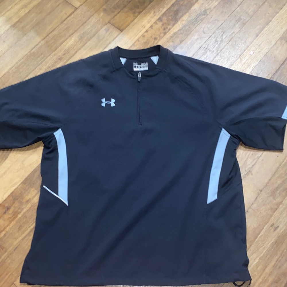 Mens Under Armour short sleeve zip up baseball shirt. Size small